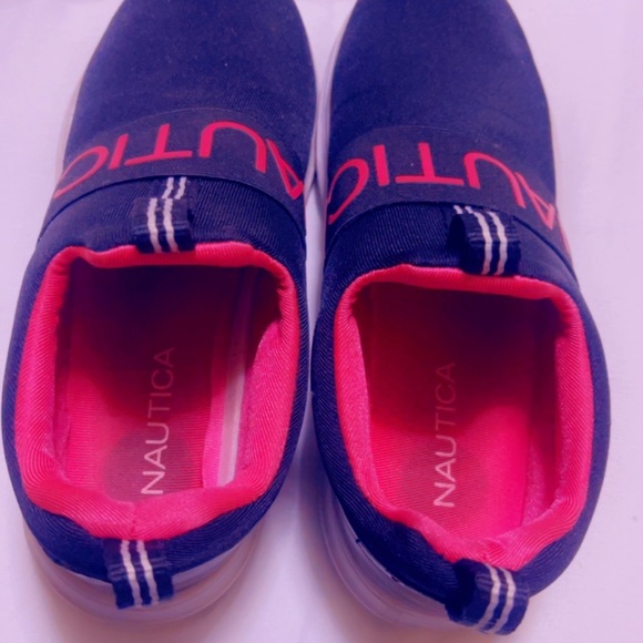 Sneaker - Picture 3 of 3